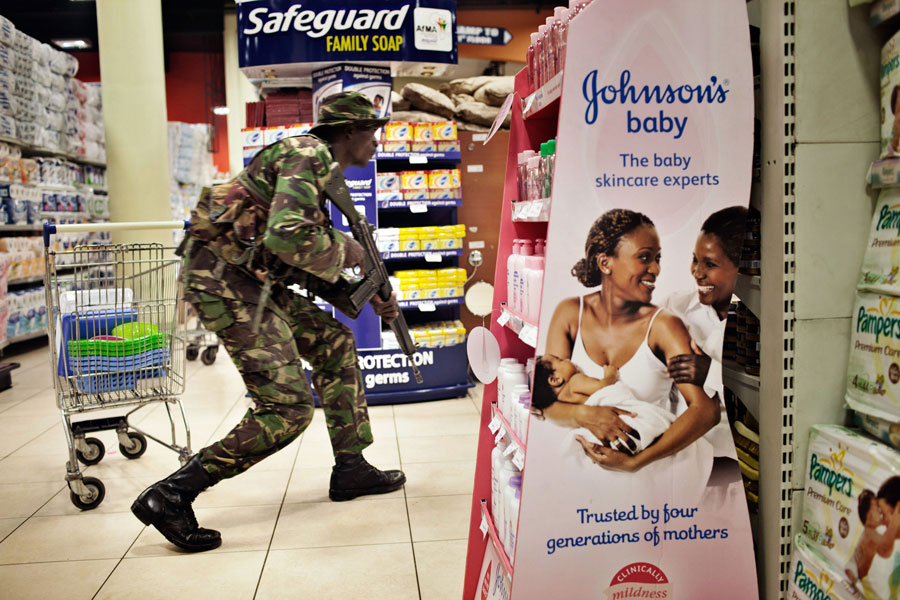 Inside, soldiers searched for militants in stores where Hicks and many other expatriates regularly shopped. (Tyler Hicks, The New York Times - September 27, 2013)