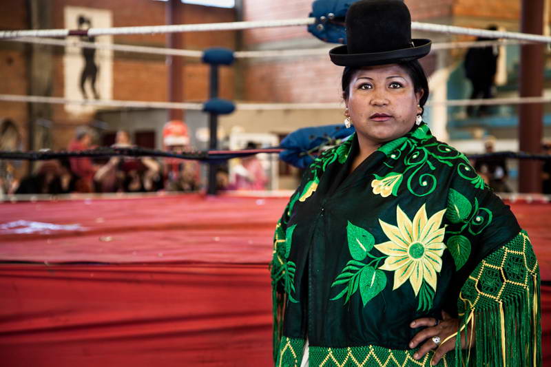 When I was working in the San Pedro prison in La Paz I met a woman living inside the jail and leaving only during the weekend for a fight. That made me curious to follow this woman in her world of the Bolivian female lucha libre.