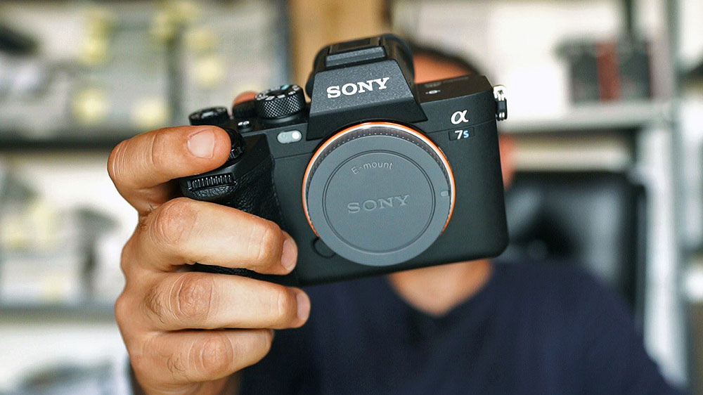 1. Sony Alpha a7S III: la fotocamera definitiva per cineasti professionisti