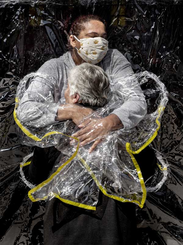003_World-Press-Photo-of-the-Year-Nominee_Mads-Nissen_Politiken_Mads-Nissen_Politiken_Panos-Pictures