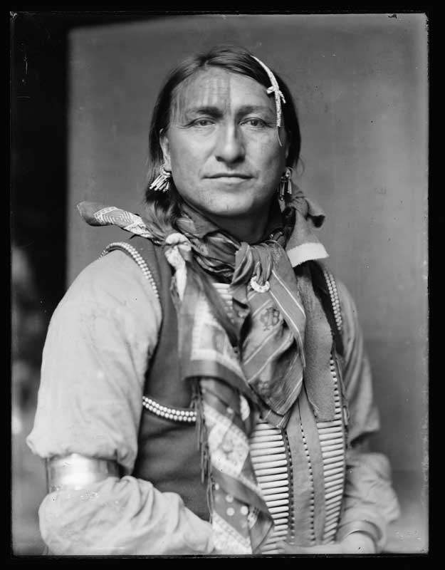 04-02_a_Gertrude_Kasebier_Joe-Black-Fox-a-Sioux-Indian-from-Buffalo-Bills-Wild-West-Show