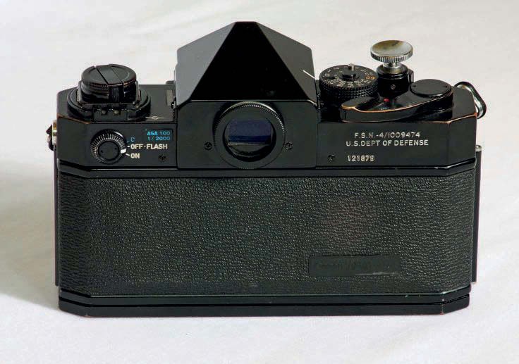 Canon F1 (tipo 2) militare; dorso con incisioni
