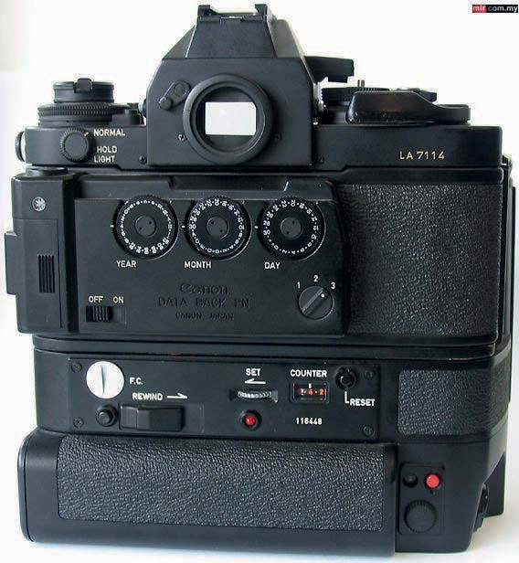 Canon F1new (1980-1992). Motore AE e dorso data.