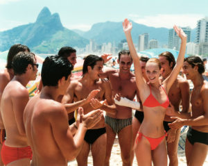 1_Mario-Testino,-Amber-Valletta,-Rio-de-Janeiro,-American-Vogue,-1997