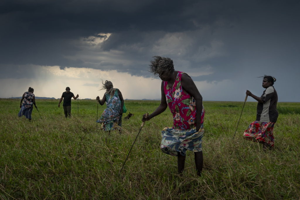 005_World Press Photo Story of the Year_Matthew Abbott_for National Geographic_Panos Pictures