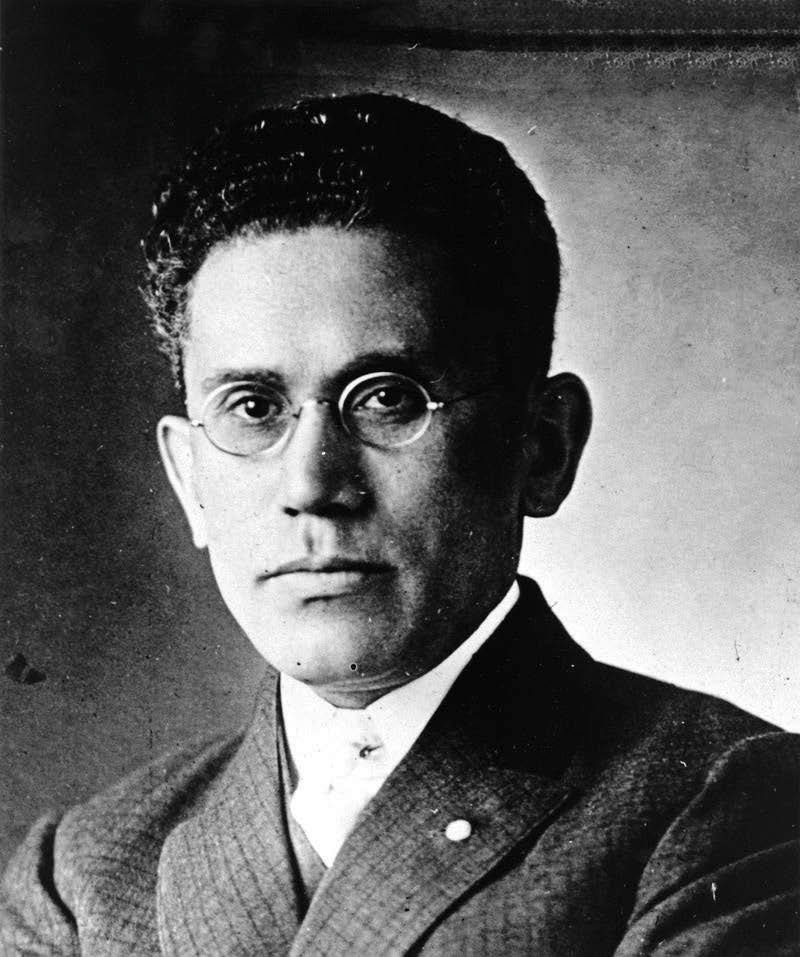 Baruch Charney Vladeck, autore della dura accusa contro Consumers Union Reports di giugno 1937 in cui chiama in causa Leica, Zeiss e Agfa.  