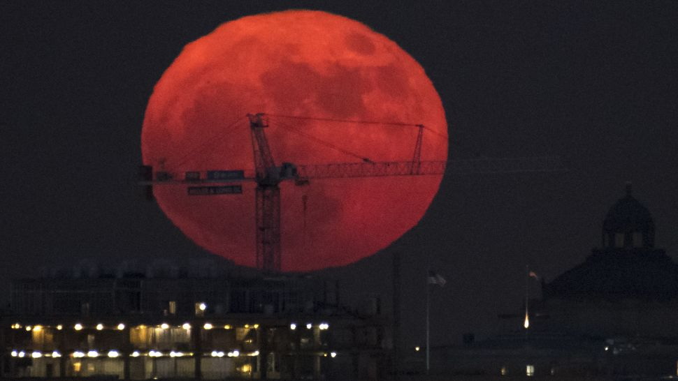 La superluna di giugno: la luna delle fragole o del miele 