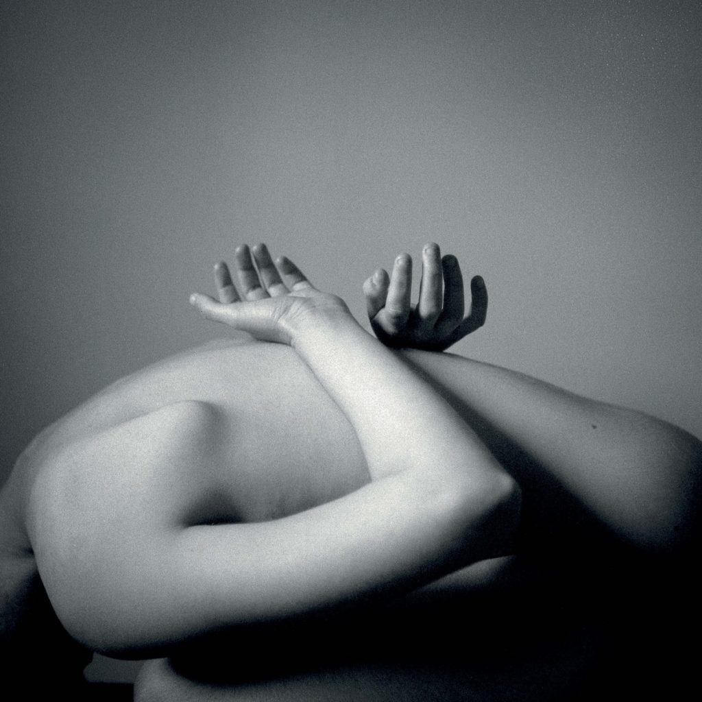 La schiena e le mani di Léa: ho sempre amato le mani, raccontano tanto di una persona.