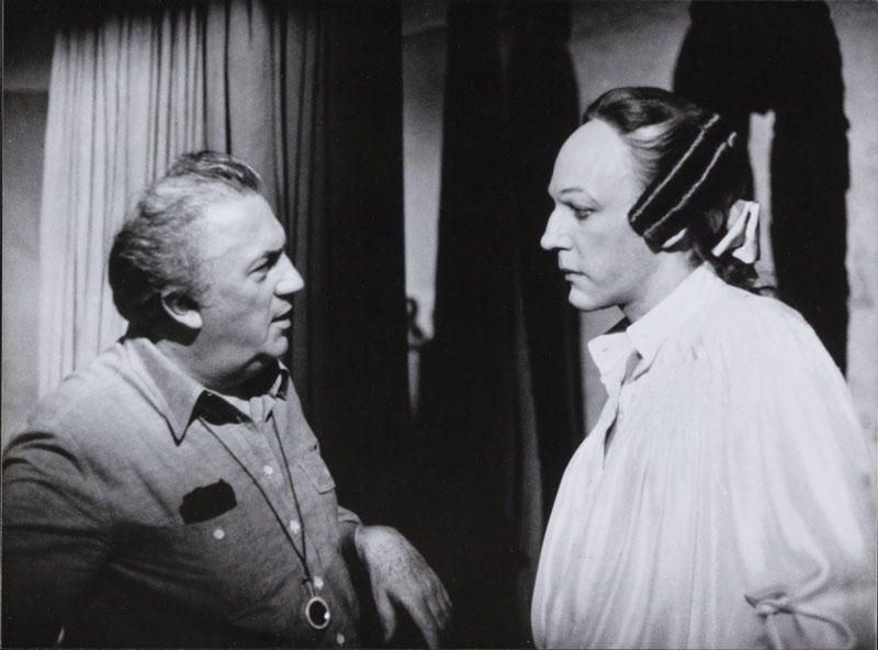 fotopuntoit_Federico-Fellini-e-Donald-Sutherland-sul-set-del-film-Il-Casanova-1976.