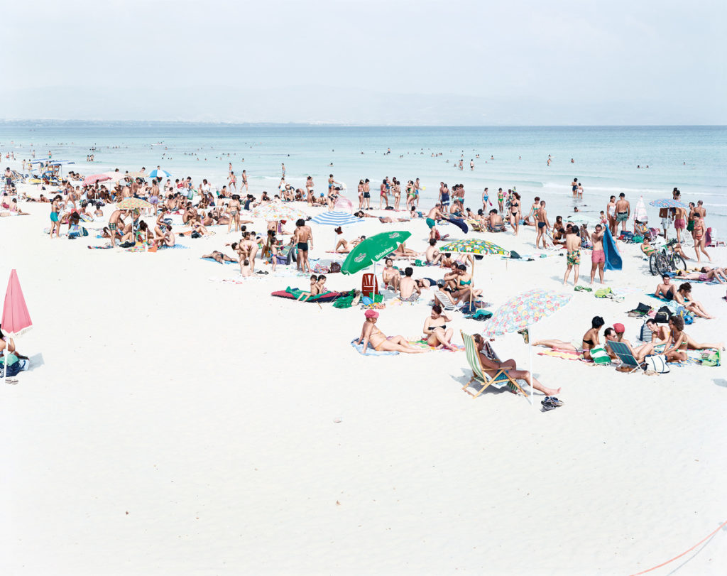 Massimo Vitali. “Cagliari, Ombrellone Rosso”