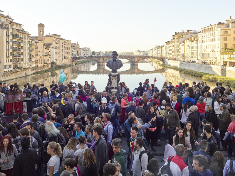 Massimo Vitali Standing Still