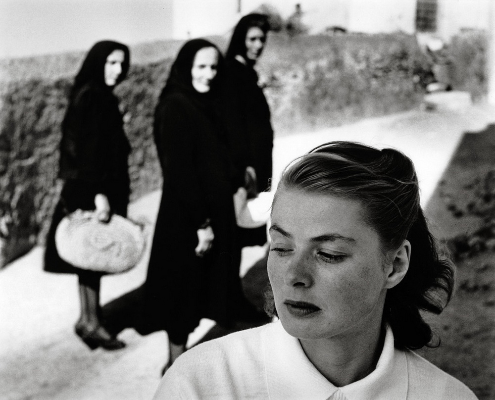 La foto di Ingrid Bergman scattata da Gordon Parks a Stromboli nel 1949.