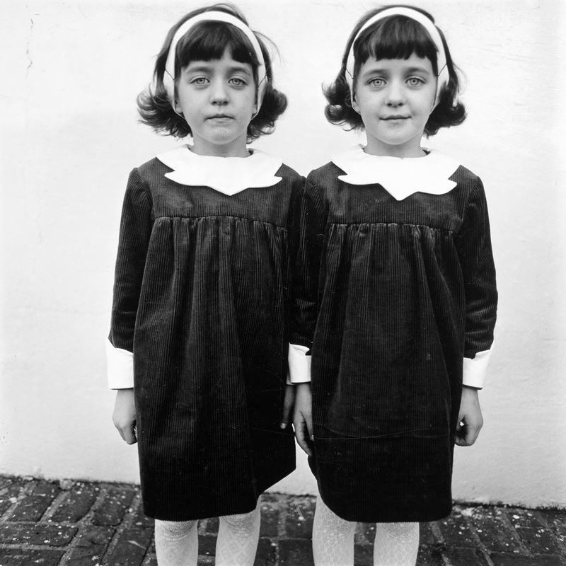 Gemelle identiche, Roselle, NJ, 1967.