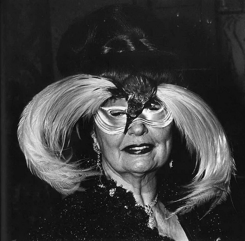 Donna con maschera da Uccello, NYC, 1967.