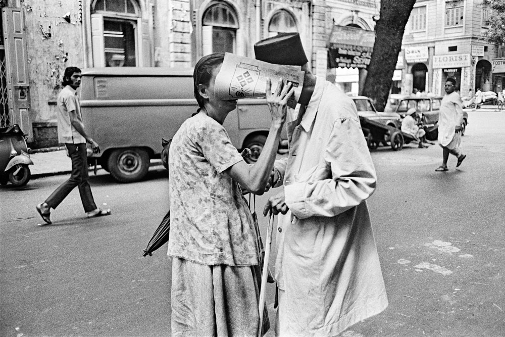 Parsi-beggars-in-Fort-area,-Bombay,-1979-web