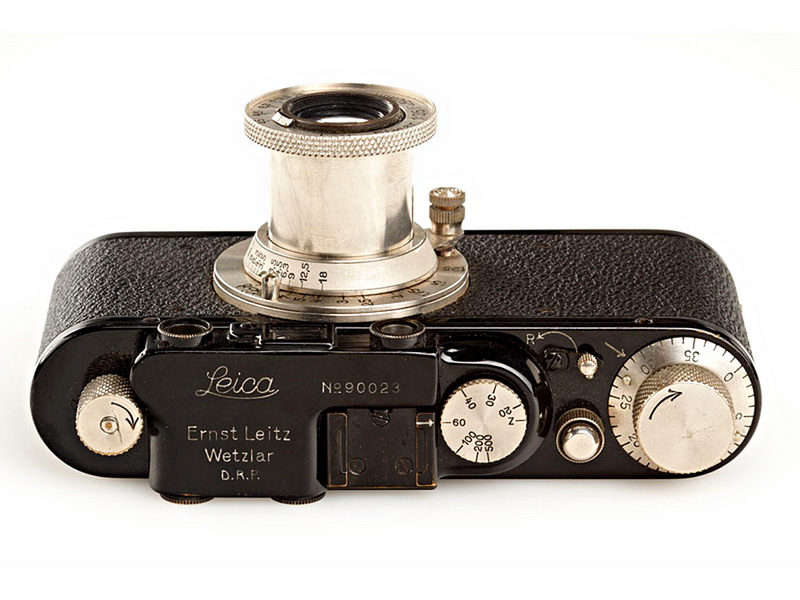 La Leica II n.90023 di Robert Capa, battuta all’asta da Westlicht nel 2012 per 78.000 euro.