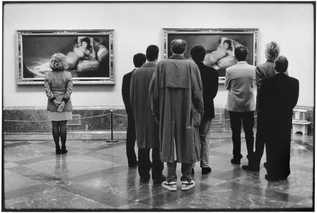 fotopuntoit_elliott-erwitt_-Madrid.-1995.-Prado-Museum.-1