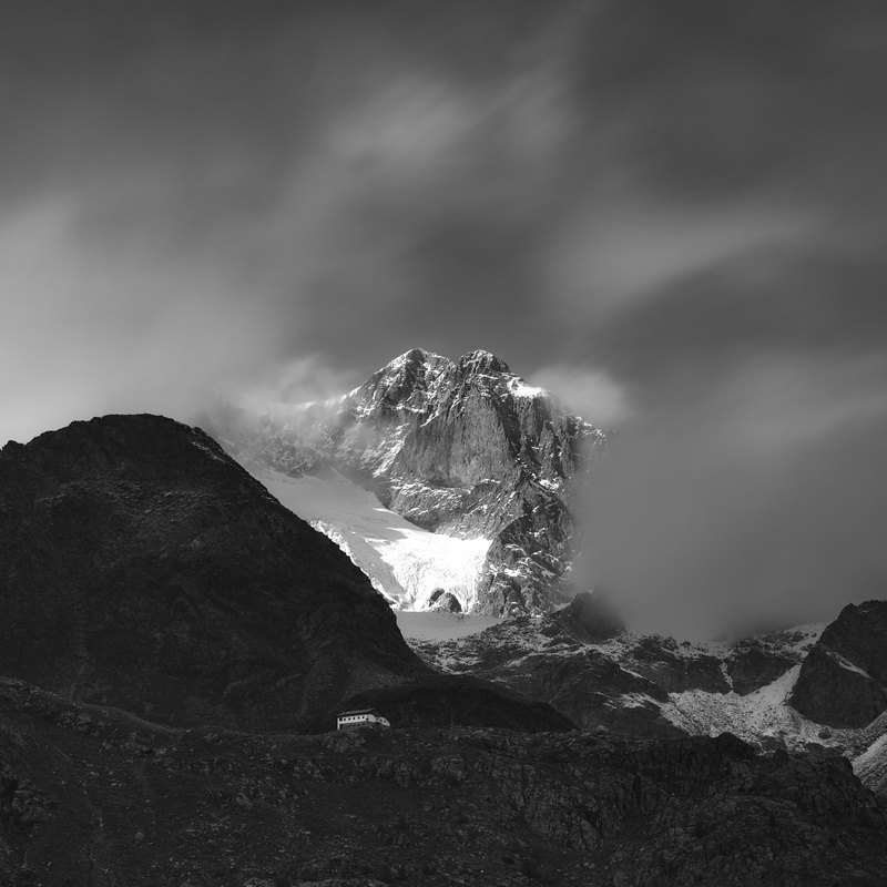 Piz Zupò, 3.996m. Valmalenco, >> Dati di scatto: 8 secondi a f/8, filtro Lee ND 5 stop. Fotocamera SD Quattro H