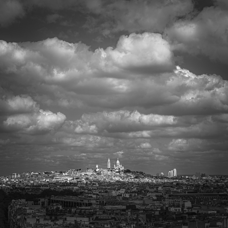 Nuvole su Montmartre. >> Dati di scatto: 1/160s a f/7.1, ISO 100. Focale 55mm equivalente. Fotocamera SD Quattro H