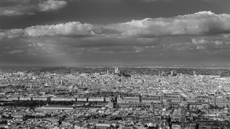 Parigi. >> Dati di scatto: 1/125s a f/7.1, ISO 100. Focale 65mm equivalente. Fotocamera SD Quattro H