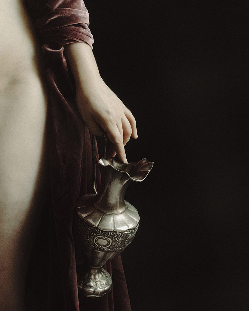 9_Camilla_Di_Bella_Vecchi_Hebe_dopo_la_caduta_fotografia_digitale_30x40_2023_flemish_flair_galleria_leon_bologna_leonardo_iuffrida_artcity_2025-scaled