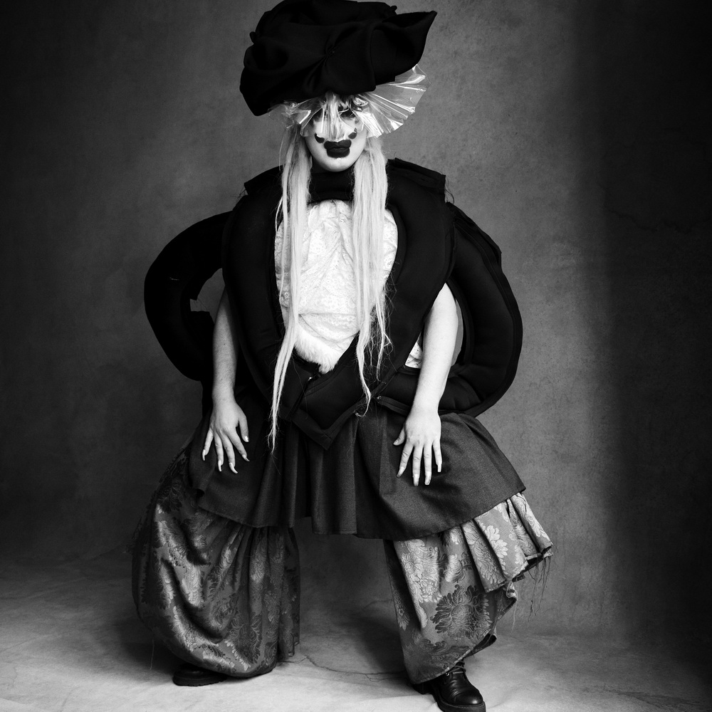 Esther, Victor Demarchelier