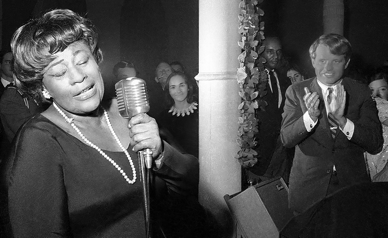 Robert Kennedy all’Halloween Party con Ella Fitzgerald ottobre 1967.