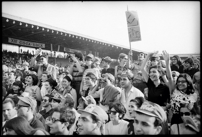 Pubblico al concerto dei Beatles al Vigorelli di Milano, 24 giugno 1965 Servizio fotografico di Sergio Cossu e Eugenio Pavone – Publifoto © Archivio Publifoto Intesa Sanpaolo