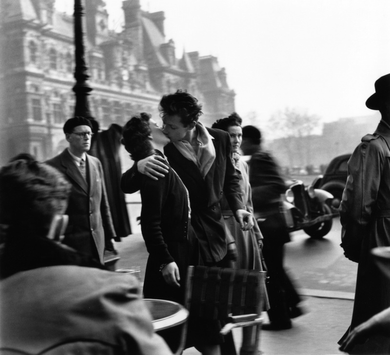 Le baiser de l’Hotel de Ville. Paris 1950. Atelier Robert Doisneau