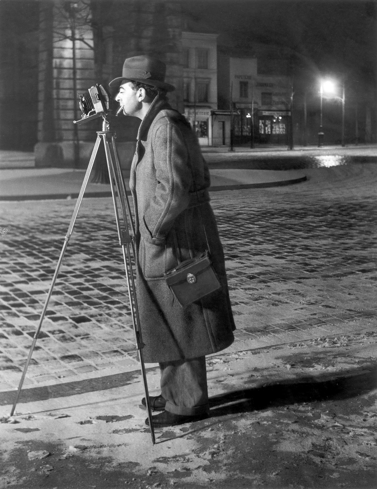 1-Autoportrait-Boulevard-Saint-Jacques-Paris-1930-1932-©-Estate-Brassaï-Succession-Philippe-Ribeyrolles