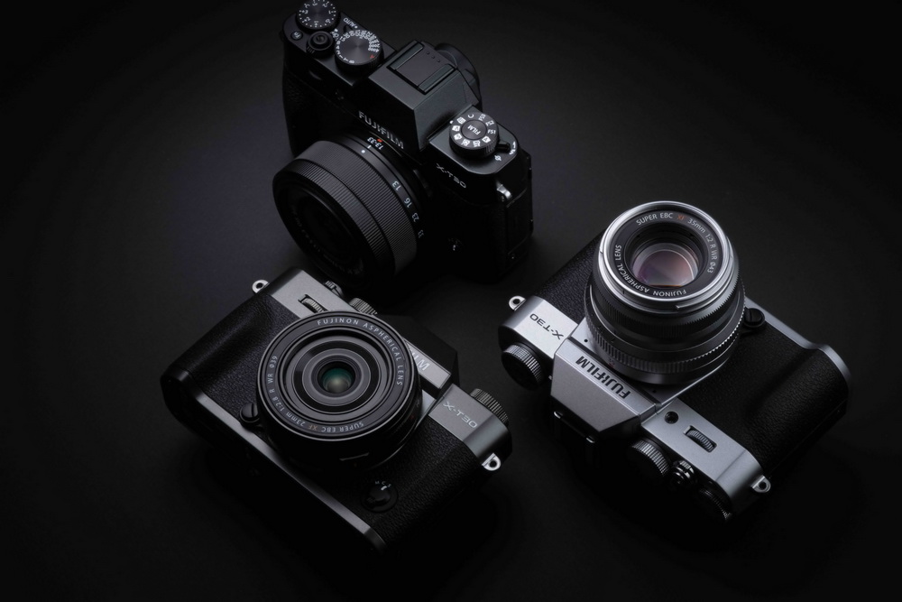 fotopuntoit_X-T30-III_black-back_34
