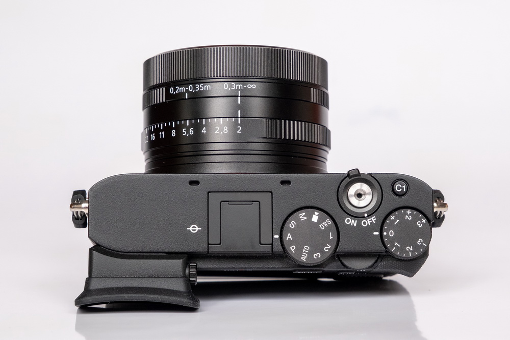 fotopuntoit_sony_rx1r-iii_body_2