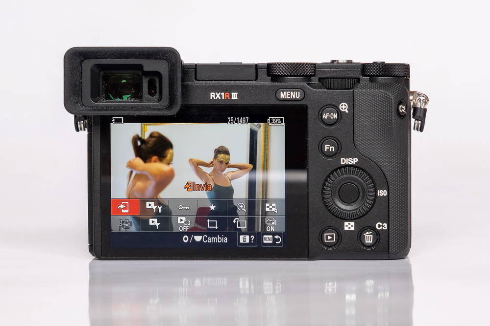 fotopuntoit_sony_rx1r-iii_body_3