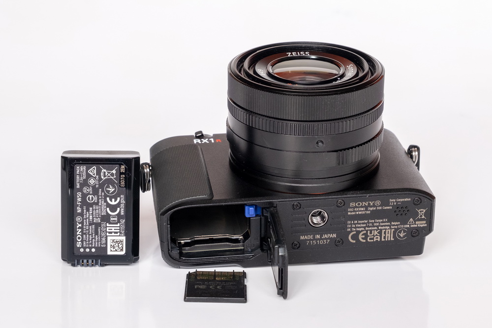 fotopuntoit_sony_rx1r-iii_body_5