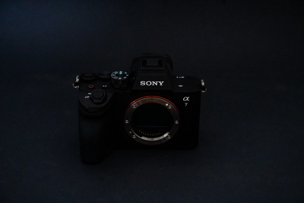 fotopuntoit_sony_a7-v_body_1