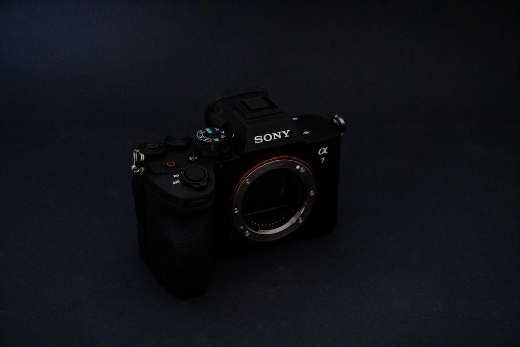 fotopuntoit_sony_a7-v_body_2