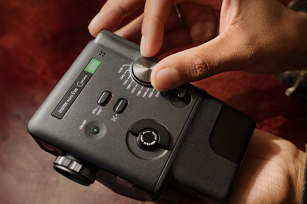 fotopuntoit_fujifilm_instax_mini-evo-cinema_1