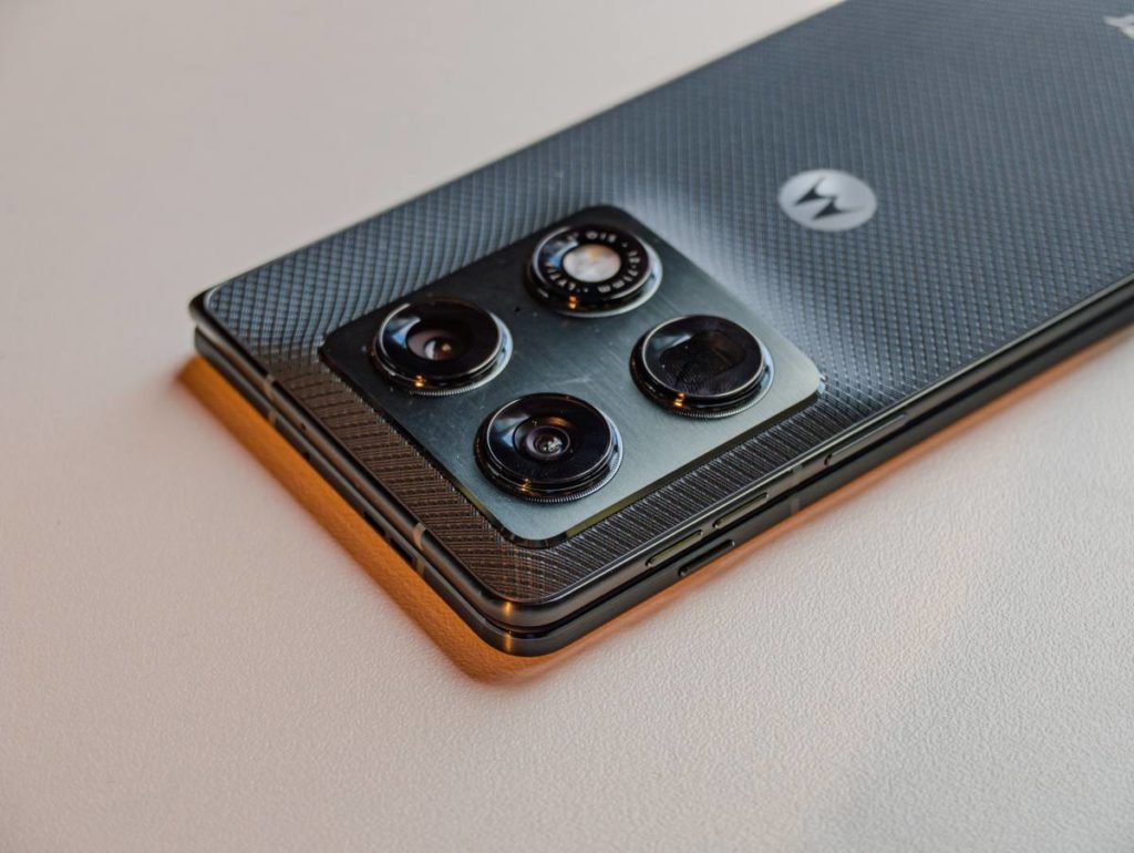 fotopuntoit_motorola_razr-fold_mwc_1