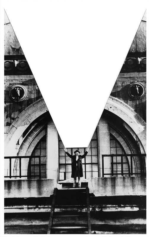 L'immagine fa parte della serie "Il Monumentalismo" (1972), un'opera cardine della sua ricerca sulla riappropriazione dello spazio urbano. In questa serie di fotomontaggi, l'artista interviene su monumenti e architetture storiche (come la Stazione Centrale di Milano visibile sullo sfondo) per metterne in discussione il valore simbolico e impositivo.