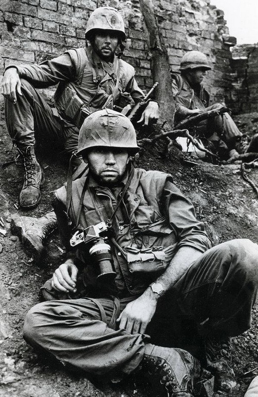 Don McCullin, Hue, Vietnam, Febrary, 1968_© Nik Wheeler; courtesy of FaheyKlein Gallery, Los Angeles