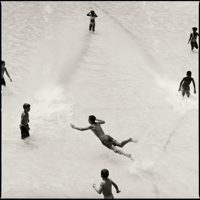 People in Water Cincinnati, 1996_© Dan Winters; courtesy of FaheyKlein Gallery, Los Angeles