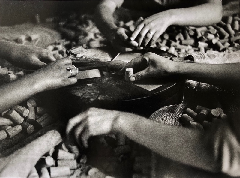 Lisetta Carmi, Calangianus, Fabbrica di sughero.1964.
