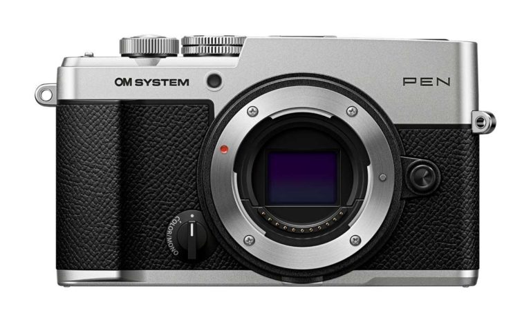 fotopuntoit_OM_SYSTEM_PEN_C01_Silver_Front